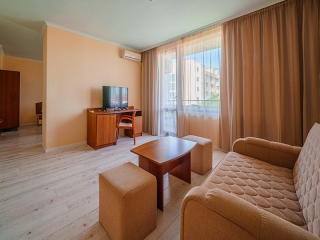 PERLA PLAZA - FAMILY ROOM