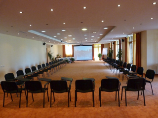 SANTA MARINA HOLIDAY VILLAGE - CONFERENCE HALL