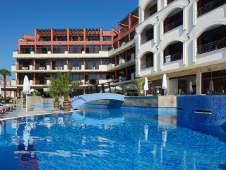 NOBEL - OUTDOOR POOL