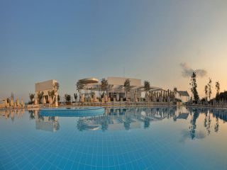 WHITE LAGOON - SWIMMING POOL