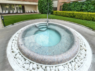 SANA SPA - OUTDOOR JACUZZI