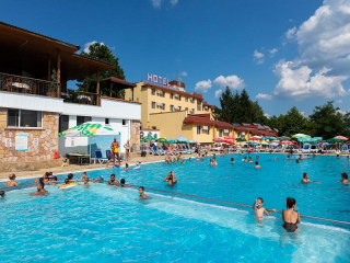 ZORNICA - SWIMMING POOL