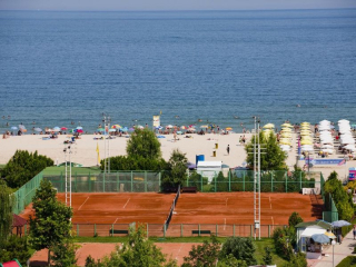 LAGUNA GARDEN - TENNIS COURT