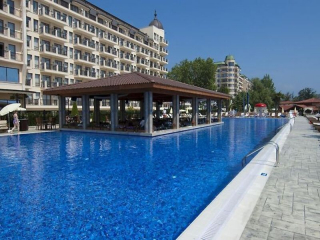 ADMIRAL - OUTDOOR POOL